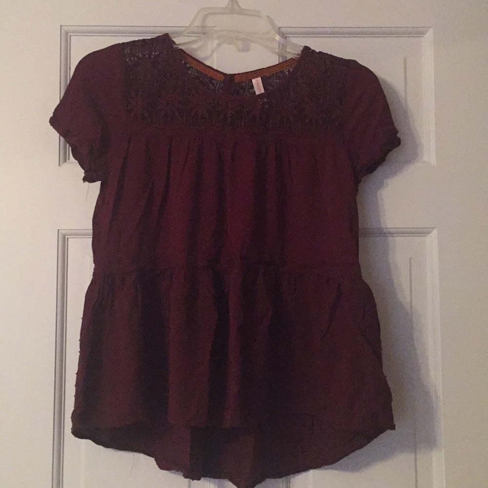 Xhilaration Maroon Short Sleeve Blouse